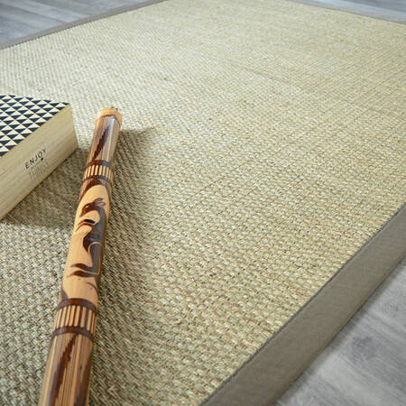 Tapis sur mesure en jonc de mer naturel finition gansée